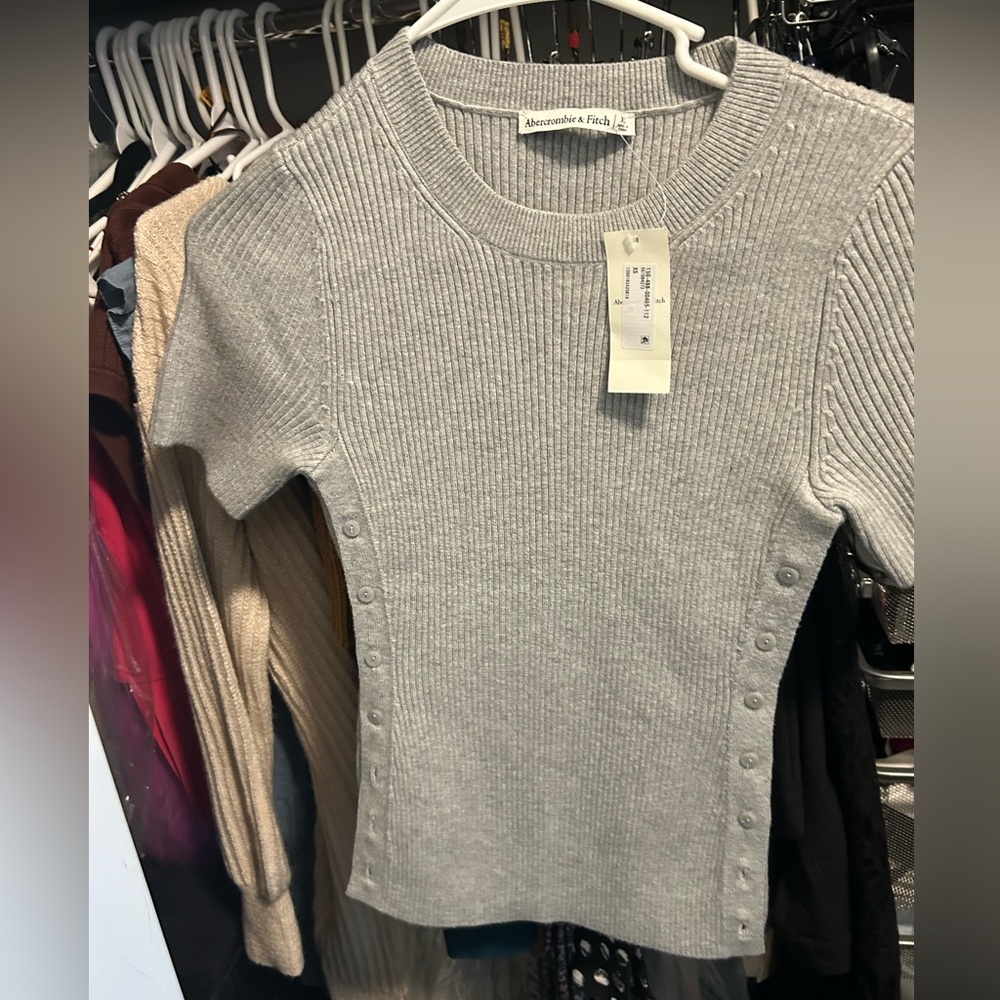 Abercrombie & Fitch luxeloft side button sweater tee